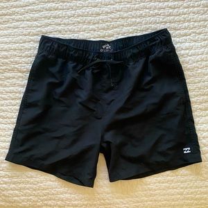 Like New - Men’s Billabong Boardshorts (Black - Medium)